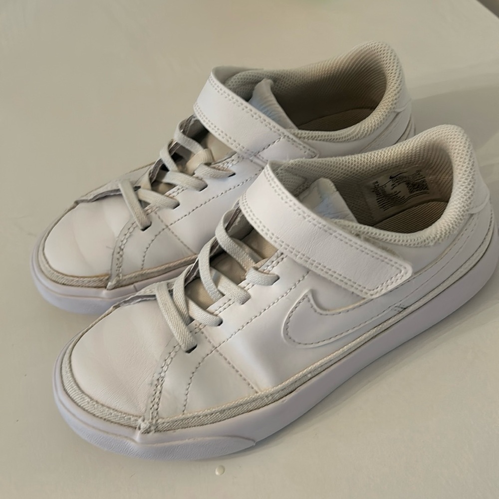Nike Court Legacy